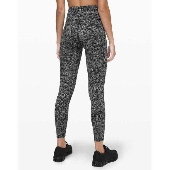 Lululemon Fast Free Tight II 25" *Non-Reflective Nulux Polar Shift Ice Sz 6 EUC - Picture 1 of 5